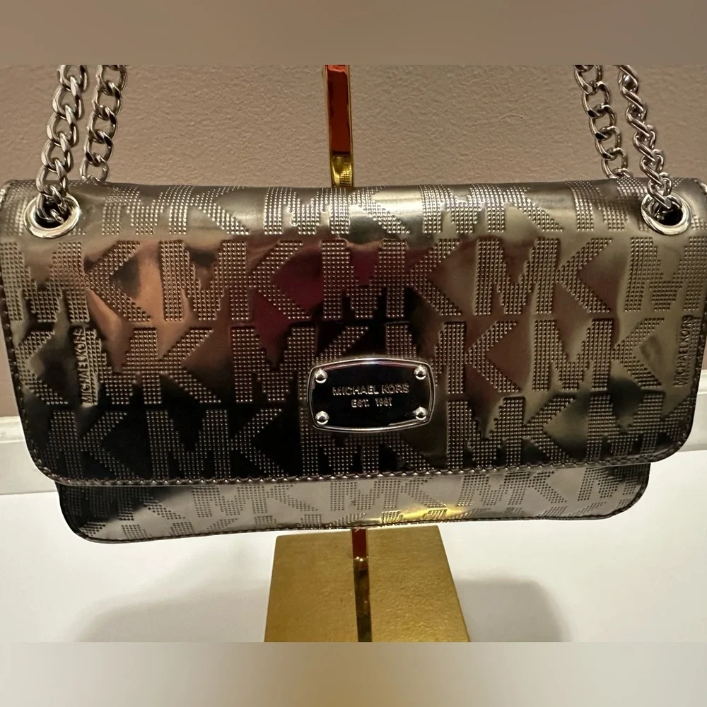 Michael Kors EUC Metallic Silver Logo Patent Leather Jet Set Shoulder Bag